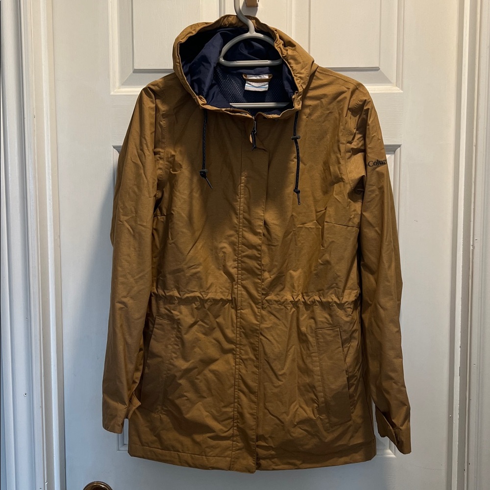 Columbia Tan Hooded Lightweight Jacket / rain resistant